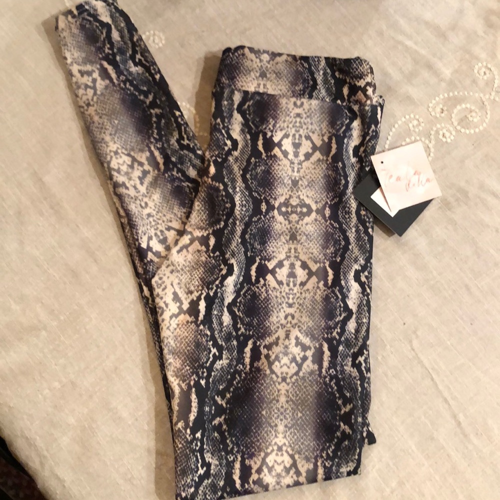 High Waisted Snakeskin Leggings 💋